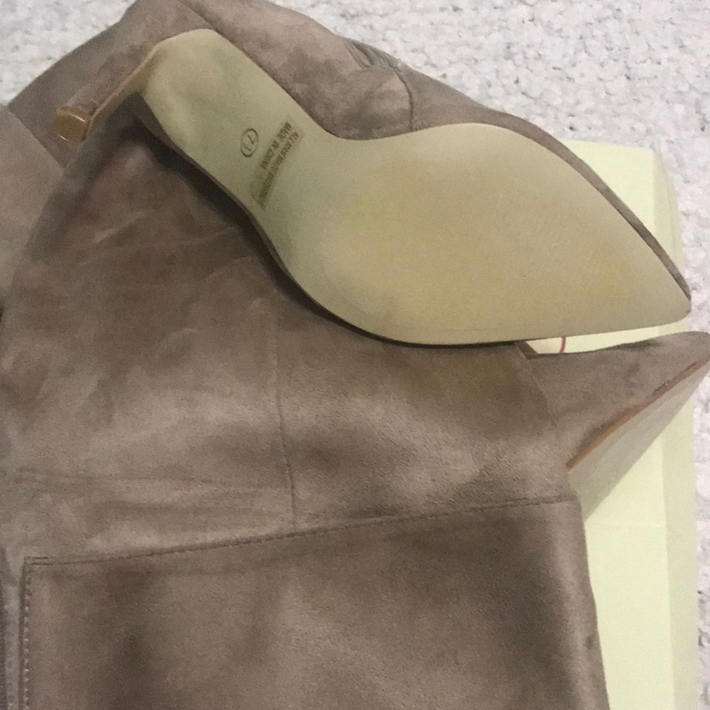 Boots - Picture 2 of 3